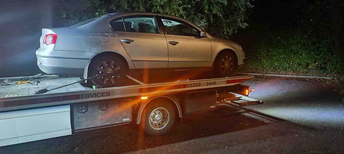 PSOSLevenmouth's tweet photo. Aner seized by oor #ImprovingLevenmouthTogether team. Driver didnae want to stay to talk 🙃.
#NaeSpikin
#CarpeDiem
#OpParamount https://t.co/Xrp3uuJmsj