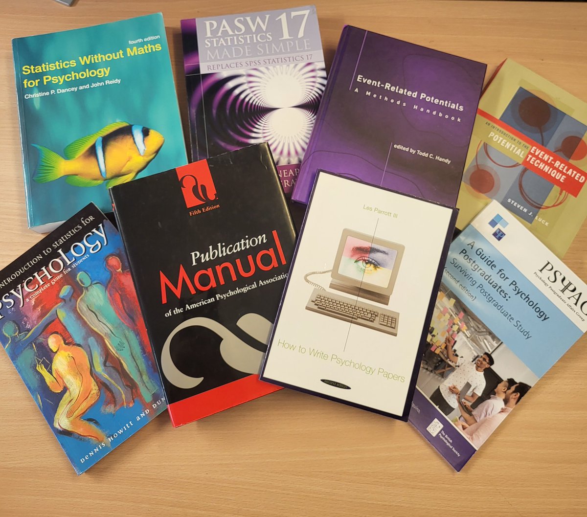 📚 New books have been donated to the ECR library! 📚

If you want to see what books are available then please follow this link: uoypsychecrlib.carrd.co

Anyone is welcome to borrow books from the ECR library, details of how to do this can be seen in the link above ⬆️