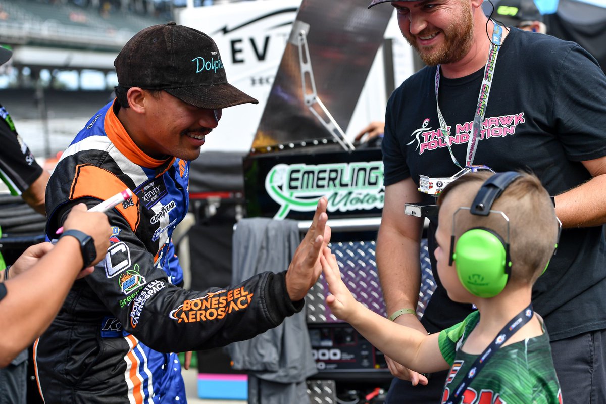 @Josh6williams @AlloyEmployer @dgm_racing_ @NASCAR_Xfinity @XfinityRacing @CLTMotorSpdwy @LVMotorSpeedway @HomesteadMiami @MartinsvilleSwy @phoenixraceway @Arizona811 Back at @IMS when my son and I finally met 'That Bread Guy' @bradxperez in person while there celebrating my sons 7th birthday!