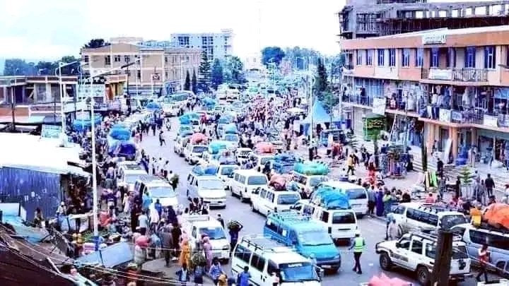 sefa_jemal's tweet photo. #ዛሬም_የጉራጌ ርዕሰ መዲና #ወርቅጥየ ለመስቀል ወደ አገር ቤት በሚገቡ ልጆቿ ደምቃለች!!

#በዐሉን ስለ ነገ እጣፈንታችን በመነጋገር እናሣልፈው በሰላም ተመለሱ ደሞቼ !! https://t.co/CqDKvKNRt2