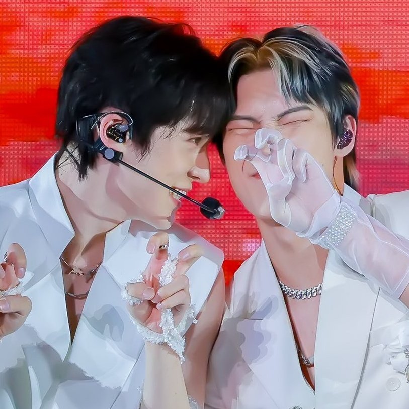 YUNH0E's tweet image. yungi’s lil headbumps 🩷