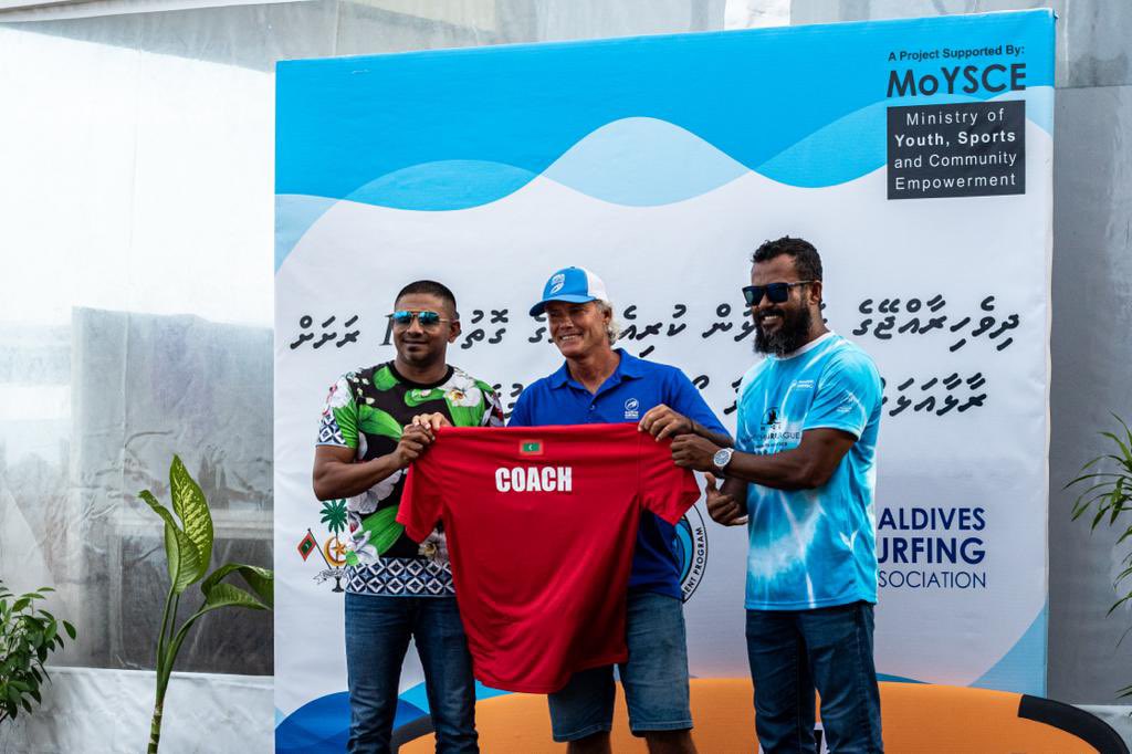 AhmedMahloof's tweet image. ސަރފިންގ ކުރިއަރުވަން މިސަރުކާރުން ކުރި މަސައްކަތާއި ވައިވެސް އެޅިލާ ހިސާބަށް ބަޔަކަށް ނާދެވޭހާ މަސައްކަތް މިސަރުކާރުންވާނީ ކޮށްދީފަ.

• ރާޅުގަނޑު ސަރަހައްދު ޔޫތު މިނިސްޓްރީގެ ދަށަށް ބަދަލުކޮށް އެއީ ނޭޝަނަލް ސާރފިން ސްޓޭޑިއަމް ގެގޮތުގައި 9 މެއި 2023 ގައި ކެބިނެޓުންވާނީ…