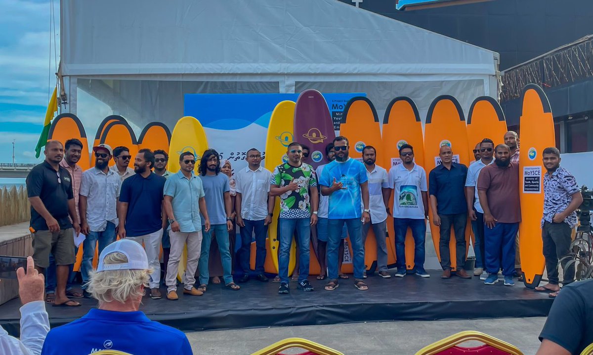 AhmedMahloof's tweet image. ސަރފިންގ ކުރިއަރުވަން މިސަރުކާރުން ކުރި މަސައްކަތާއި ވައިވެސް އެޅިލާ ހިސާބަށް ބަޔަކަށް ނާދެވޭހާ މަސައްކަތް މިސަރުކާރުންވާނީ ކޮށްދީފަ.

• ރާޅުގަނޑު ސަރަހައްދު ޔޫތު މިނިސްޓްރީގެ ދަށަށް ބަދަލުކޮށް އެއީ ނޭޝަނަލް ސާރފިން ސްޓޭޑިއަމް ގެގޮތުގައި 9 މެއި 2023 ގައި ކެބިނެޓުންވާނީ…