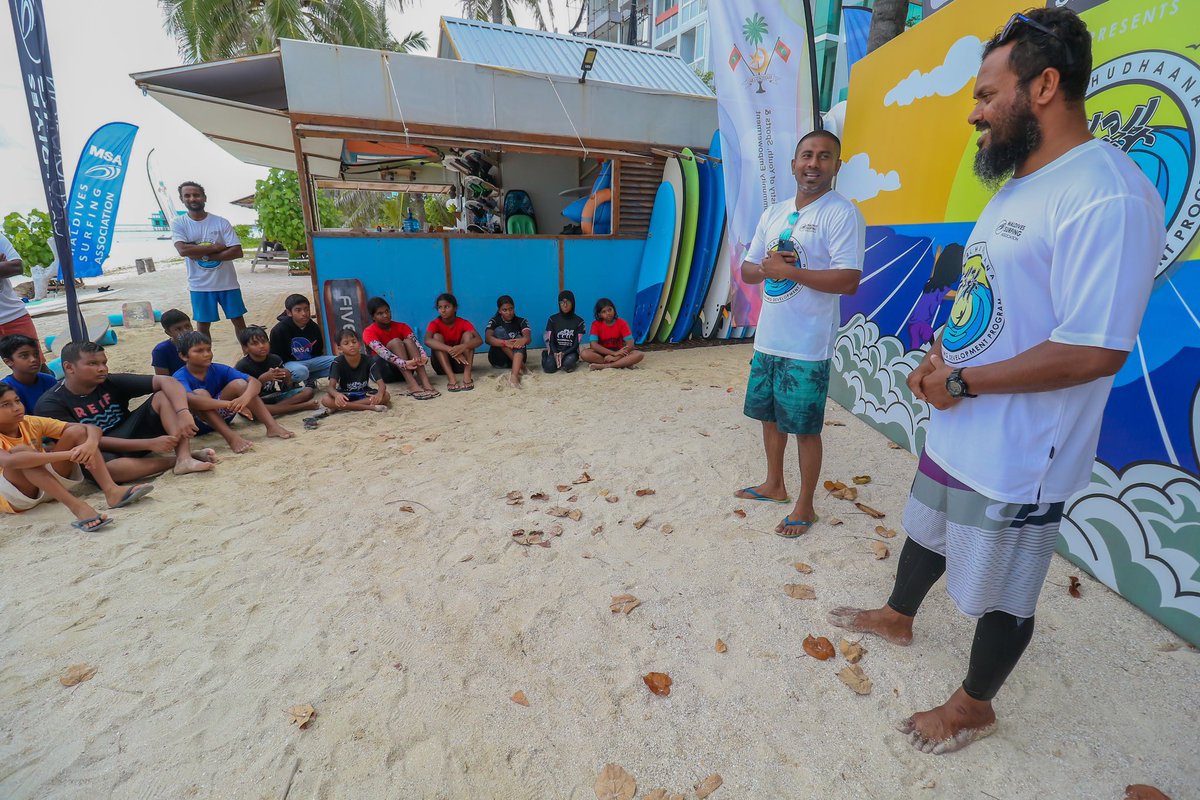 AhmedMahloof's tweet image. ސަރފިންގ ކުރިއަރުވަން މިސަރުކާރުން ކުރި މަސައްކަތާއި ވައިވެސް އެޅިލާ ހިސާބަށް ބަޔަކަށް ނާދެވޭހާ މަސައްކަތް މިސަރުކާރުންވާނީ ކޮށްދީފަ.

• ރާޅުގަނޑު ސަރަހައްދު ޔޫތު މިނިސްޓްރީގެ ދަށަށް ބަދަލުކޮށް އެއީ ނޭޝަނަލް ސާރފިން ސްޓޭޑިއަމް ގެގޮތުގައި 9 މެއި 2023 ގައި ކެބިނެޓުންވާނީ…