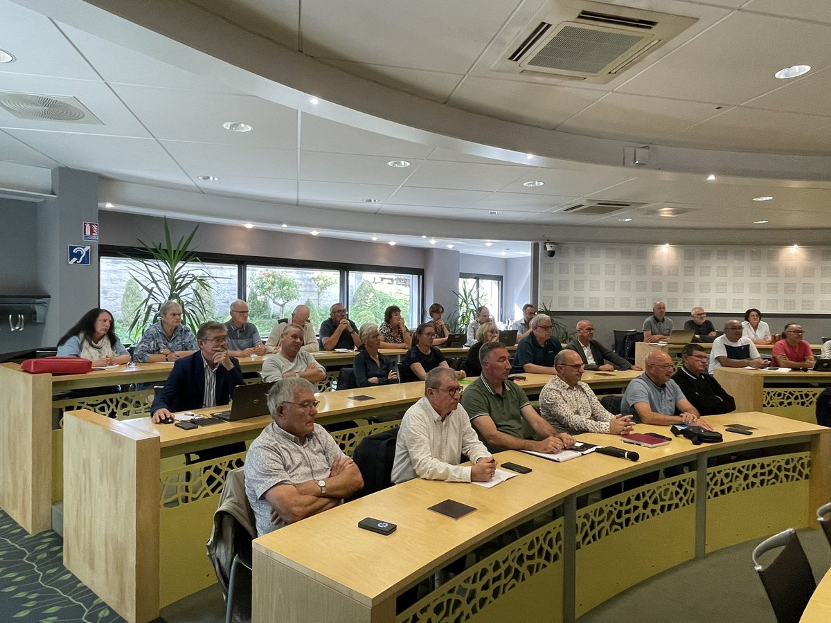 📌Réunion d’information des #Maires à <a href="/Mayenne_Ville/">Ville de Mayenne</a> sur la lutte contre les menaces et les violences faites aux #élus organisée par <a href="/MagGaspari/">Marie-Aimee Gaspari</a> Préfète, Anne-Lyse Jarthon Procureure de la République et <a href="/BalandraudJoel/">Balandraud Joel</a> Président de l’<a href="/AMF_53/">AMF 53</a> <a href="/l_amf/">AMF | Association des maires de France</a> <a href="/Gendarmerie_053/">Gendarmerie de la Mayenne</a> <a href="/davidlisnard/">David Lisnard</a>