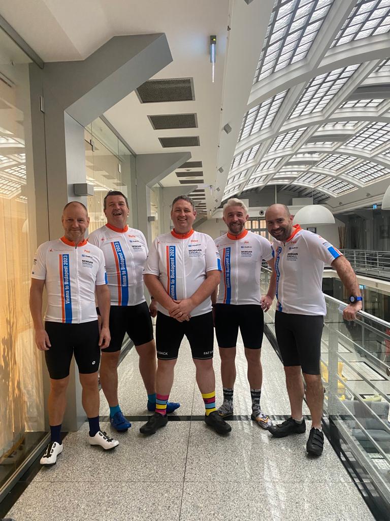 StylePartitions's tweet photo. Style was pleased to have been a sponsor of Morgan Sindall’s recent 178 mile charity bike ride from Vienna to Budapest.
Congratulations to the team!
#flexibleworkspace #flexiblespace #moveablewall
#partition #architect #interiordesign #architecture https://t.co/6E4UQax6oB