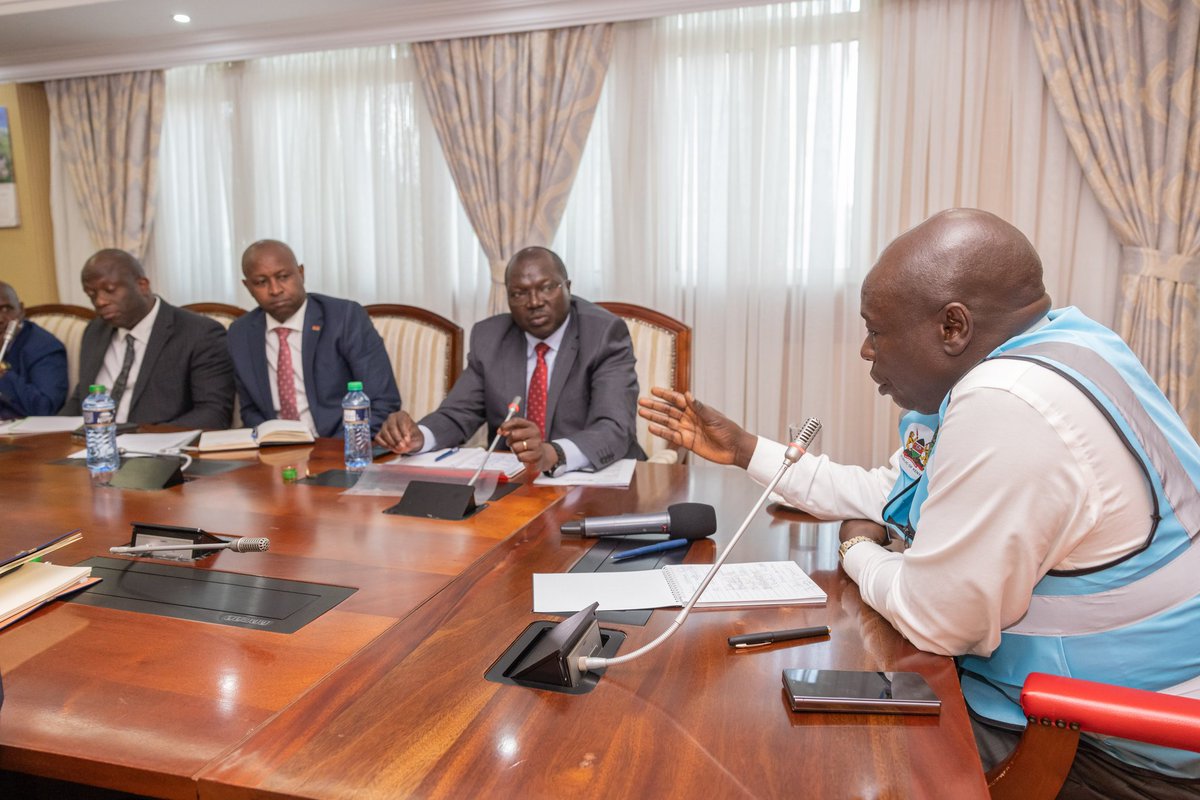 Reforms in the Coffee Subsector are on course;  the farmer will triumph. 

This afternoon I convened a consultative meeting with the Head of Public Service <a href="/koske_felix/">felix koskei</a>, Cabinet Secretary for Cooperatives and MSMEs <a href="/CsChelugui/">Simon Kiprono Chelugui, EGH</a>, Principal Secretary for Trade <a href="/AlfredKOmbudo/">Amb. Alfred K’Ombudo, CBS</a>, his