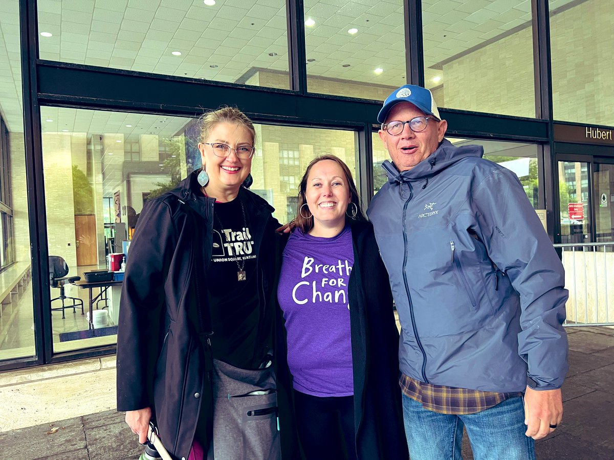 Dr. Stephen Loyd was the real life doctor who Michael Keaton portrayed in <a href="/DopesickOnHulu/">Dopesick On Hulu</a>. Watching that series and seeing his personal fight with OxyContin really showed how doctors thought they were doing good by prescribing Oxy was heartbreaking 💔

Also his flight was  1/2