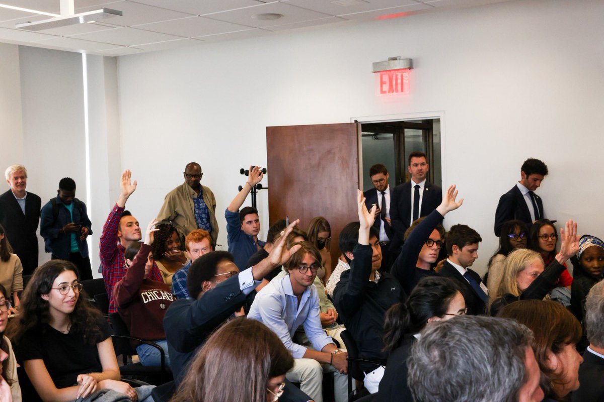 CZacharopoulou's tweet photo. #NewYork | Débattre, dialoguer, expliquer notre action, partout et tout le temps! 

Avec le prof. Souleymane Bachir Diagne, échange franc, riche et constructif avec les étudiants de l’Université @Columbia au sujet des relations entre la #France, l’#Europe et l’#Afrique. https://t.co/R5x7TrG7QU