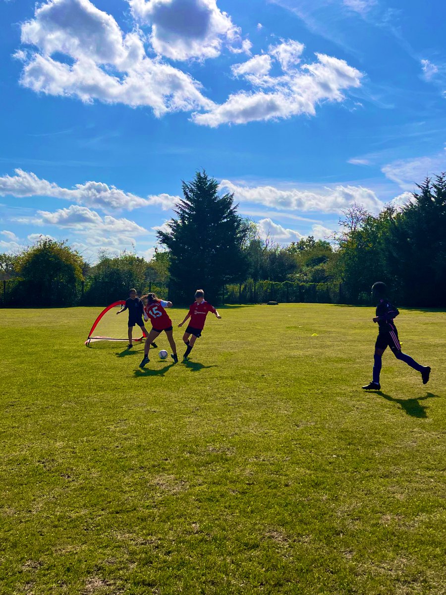 StR_LDBSLAT's tweet photo. To ensure all children have the opportunity to participate in extra-curricular activities, our amazing staff run lunchtime clubs. The children enjoyed football club in the sunshine today with our FA trained coach, Mrs McCarthy โฝ๏ธ ๐ฅ
#LDBS #LDBSLAT #extracurricular #football https://t.co/ImX2c8GaQc