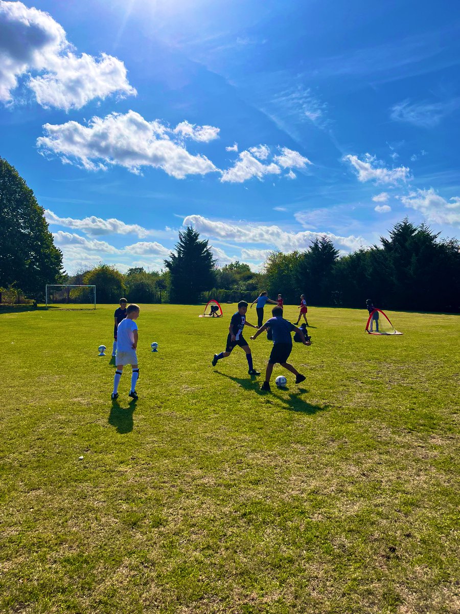 StR_LDBSLAT's tweet photo. To ensure all children have the opportunity to participate in extra-curricular activities, our amazing staff run lunchtime clubs. The children enjoyed football club in the sunshine today with our FA trained coach, Mrs McCarthy โฝ๏ธ ๐ฅ
#LDBS #LDBSLAT #extracurricular #football https://t.co/ImX2c8GaQc