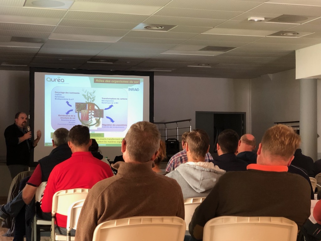 Agoracoop's tweet photo. Journée de clôture de la 2nd saison des #AGROclub #ACS. Les 65 agriculteurs engagés ont profité d'une formation santé et vie du #sol avec @aureaofficiel 💡et de la restitution des analyses #carbostock 🔍 Place à la 3eme saison ! Prêts ? 🍀🏃 #agroecologie #partenariats https://t.co/2GG6OFT2QK
