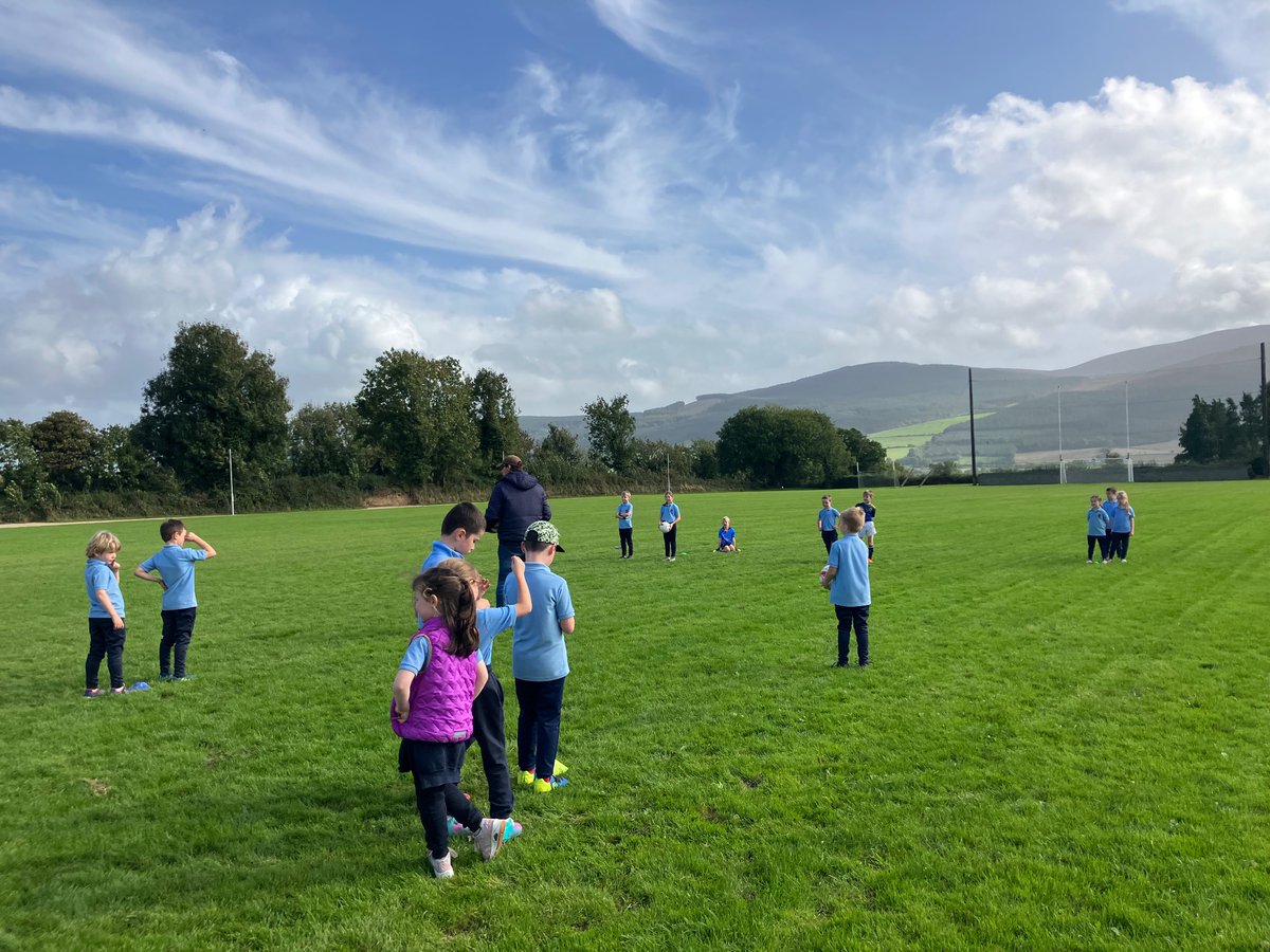 CloneenNS's tweet photo. We’ve been so luck to enjoy another day of After School Training in the lovely sunshine ☀️ https://t.co/bgWAhxa0Qr