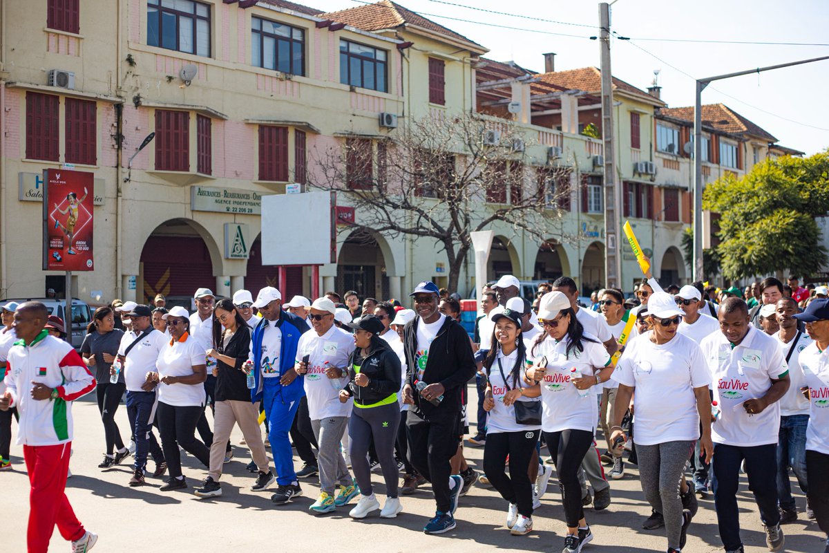 OMSMadagascar's tweet image. Chaque année, + de 200 000 décès sont attribués au manque d'activité physique dans la Région africaine.

Rappel : l'activité physique est bonne pour la santé!🧘🏿‍♀️🕺🏿🏊‍♀️

Elle aide à maintenir un corps en bonne santé &amp;amp; réduit le risque de maladies non transmissibles #MNT
#LetsBeActive