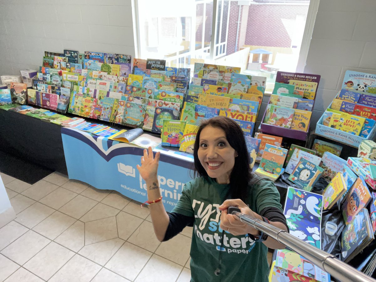 christinetvhost's tweet image. Three book fairs and our BIG 10 year celebration all in the last two weeks! It’s been busy but All Blessings!! 📚❤️🙏🏼💍Happy Monday! Let’s GO!! #couples #anniversary #bookfairs #love #thankful #GodIsGood