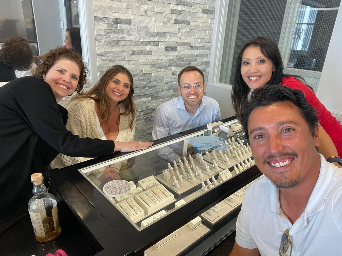 christinetvhost's tweet image. Three book fairs and our BIG 10 year celebration all in the last two weeks! It’s been busy but All Blessings!! 📚❤️🙏🏼💍Happy Monday! Let’s GO!! #couples #anniversary #bookfairs #love #thankful #GodIsGood