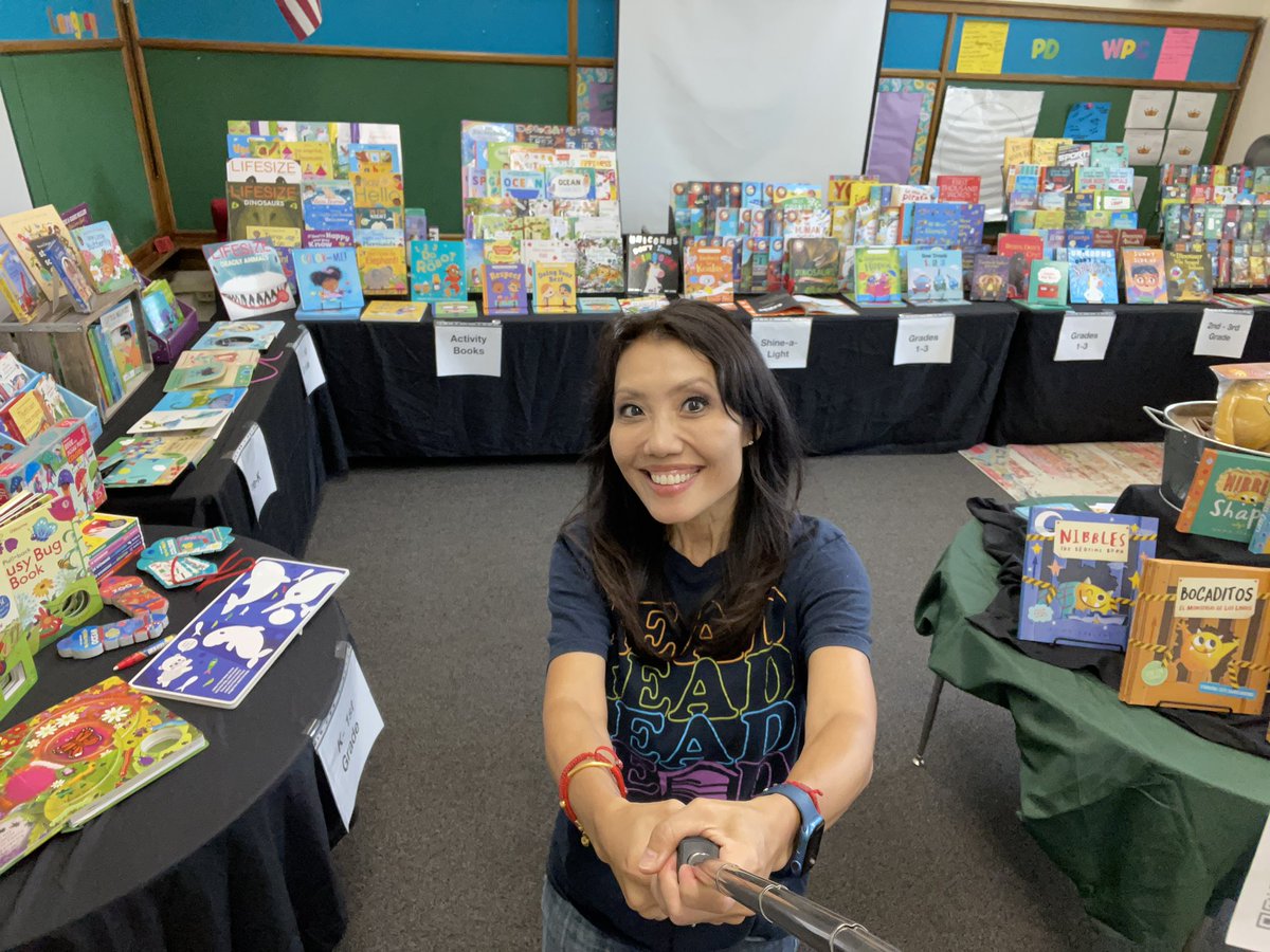 christinetvhost's tweet image. Three book fairs and our BIG 10 year celebration all in the last two weeks! It’s been busy but All Blessings!! 📚❤️🙏🏼💍Happy Monday! Let’s GO!! #couples #anniversary #bookfairs #love #thankful #GodIsGood