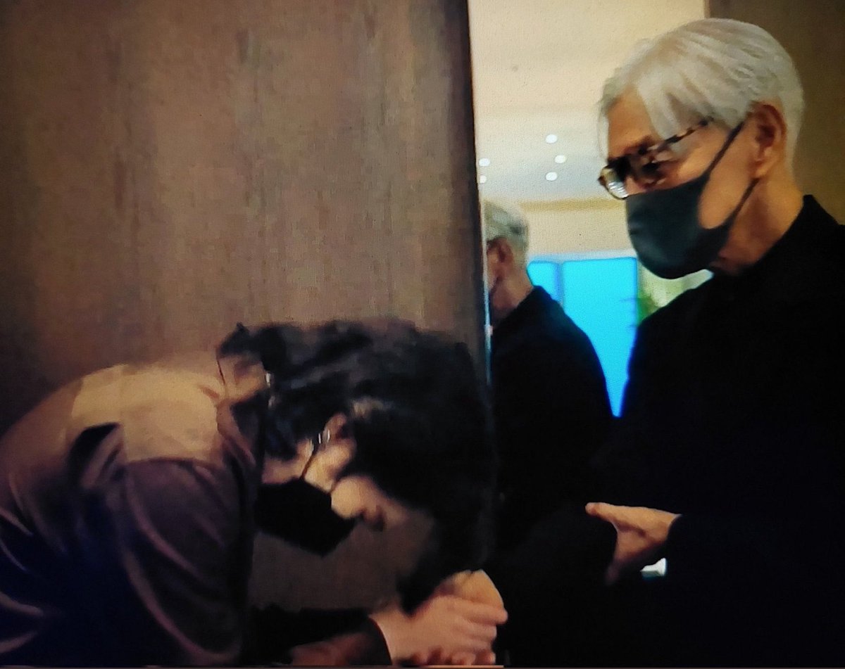 061313purple's tweet photo. [It was my “work of mourning” to follow/keep up with SUGA’s activity]

Miu Sakamoto talking about Yoongi, her father Ryuichi Sakamoto, and the song ‘Snooze’.

Interviewer Nakano: Have you talked about BTS with your father?

MS: A few years ago, I lectured him a several + https://t.co/ZtAwNbeUrc