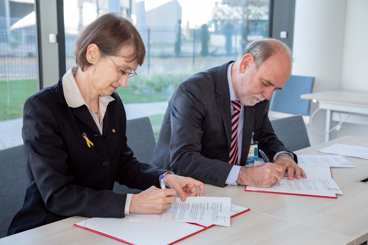 IARCWHO's tweet photo. Today, we welcomed Dr Roberto de Almeida Gil &amp; team to IARC to sign a Memo of Understanding with the Brazilian🇧🇷 Instituto Nacional de Câncer, our longtime privileged partner, &amp; began 2 days of strategic discussions about strengthening #cancer prevention in the region &amp; globally. https://t.co/talX38d2Ek