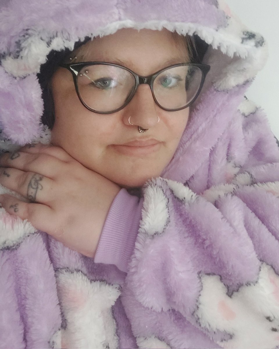 genedk7's tweet photo. Going to start posting daily!!! #checkin #mycrazyworld #bpd #cancersurvivor thoughts of the day.
.

It's getting cold time for snuggly fluffy hoodie..tomorrow I'm going to the clinic..nervous! https://t.co/tLSxJLjn4a