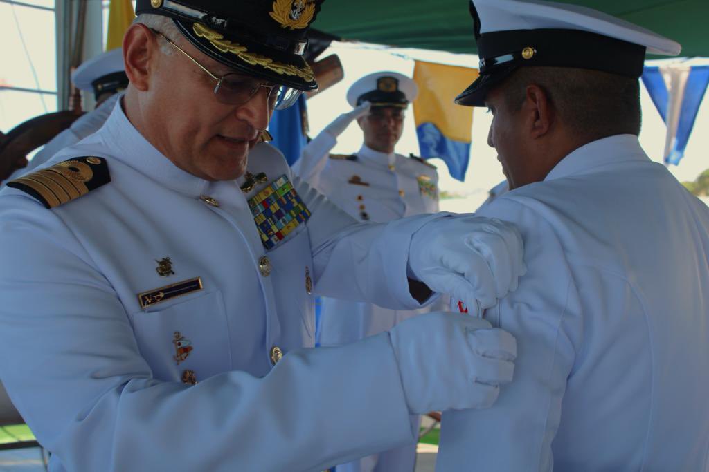 ArmadaColombia's tweet photo. #SemanaDelMar | ¡BZ! Al personal de Suboficiales del #CESYP y Unidad de Superficie ascendidos y condecorados en ceremonia militar a bordo del Buque Escuela ARC “Gloria”. Que el Dios de los mares siempre los acompañe en su derrotero.
#CESYP #BuqueGloria🇨🇴⚓️💙 https://t.co/1y1mJawHs2