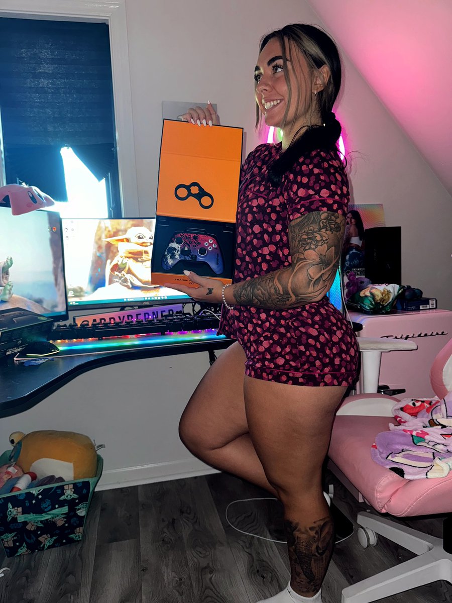 abbyberner_'s tweet photo. SCUF CONTROLLER GIVEAWAY! 🎮
@ScufGaming 

- Follow my Instagram: abbyberner 
- Follow my Twitter @abbyberner_ 
-Follow my Twitch: abbyberner 
-Add my Snapchat: bbyberner 
- COMMENT YOUR FAVORITE GAME! 
Retweet & Tag your friends for more entrees❤️

Picking winner Sunday, October 1st☺️ Goodluck!