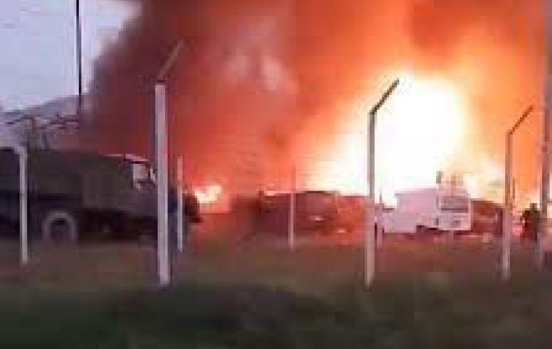Artak_Beglaryan's tweet photo. Very tragic incident in Nagorno-Karabakh:
A large fuel reserve exploded while hundreds of people were waiting to get fuel to flee the country under Azerbaijani subjugation &amp; threats.
Witnesses report on many died &amp; injured people, but no confirmed numbers.
No info on the causes. https://t.co/H6JSLFAkZe