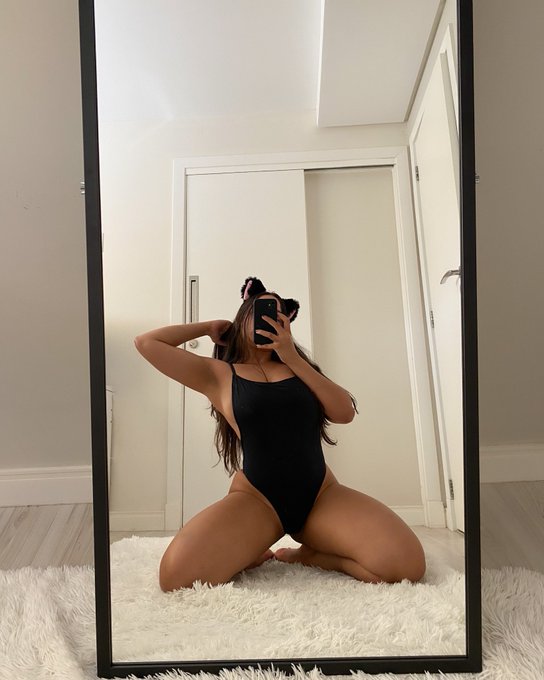 Would you let me be your girlfriend? https://t.co/ytdBwezUea