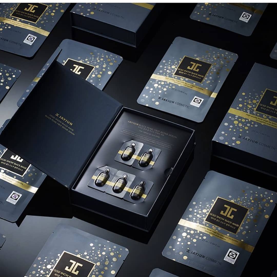 jayjunksa's tweet image. قناع الذهب جولد سنو من جيجون ، بوكس من 5 ماسكات
مليء بخلاصة الذهب النقي الذي يعمل على تلطيف البشرة المتهيجة وتفتيحها، ويتخلص من مظهر الإجهاد بإمداد البشرة بالغذاء الذي تحتاجه.
أطلبيه الأن من متجرنا : jayjun.sa
#jayjun #jayjuncosmetic #jayjunksa
