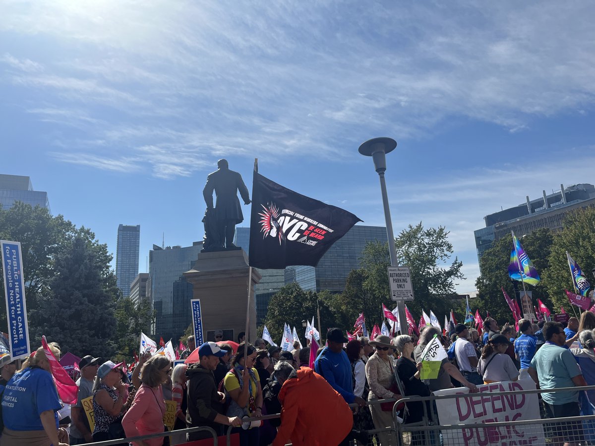 LiseVaugeois's tweet photo. Thousands out today to deliver a strong and clear message to Doug Ford and his conservatives. Hands off our Health Care.  We need to protect and strengthen Public Health Care. Fords privatization scheme to sell off health care to his friends needs to end now. #ForPeopleNotProfit https://t.co/2A750sdayV