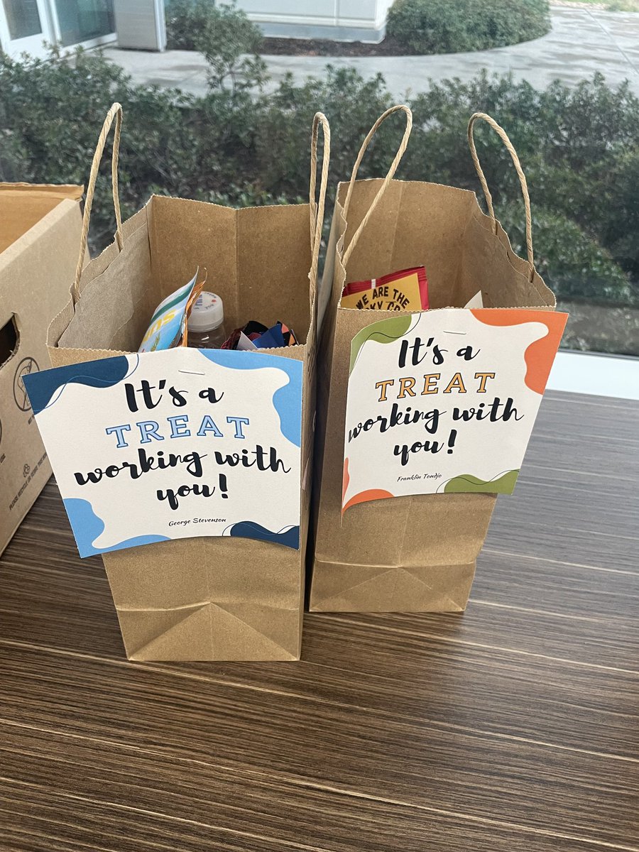 UTSWUrology's tweet photo. Itโs APP Appreciation Week! Thank you to our amazing APPs for all add to our department! We truly APPreciate you and everything you do! ๐ฅณ๐ #UTSWUrology https://t.co/H2Dz11Kg6T