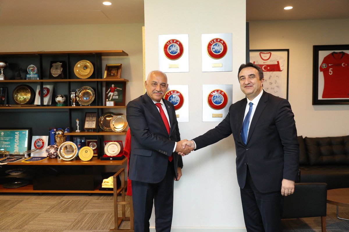 🇹🇷Futbol Federasyonu Başkanı Sayın Mehmet Büyükekşi’yi ziyaret ederek, Dış İlişkiler Kurulu’nun çalışmalarına ilişkin talimatlarını aldık, fikir alışverişinde bulunduk.@TFF_Org @TC_Disisleri