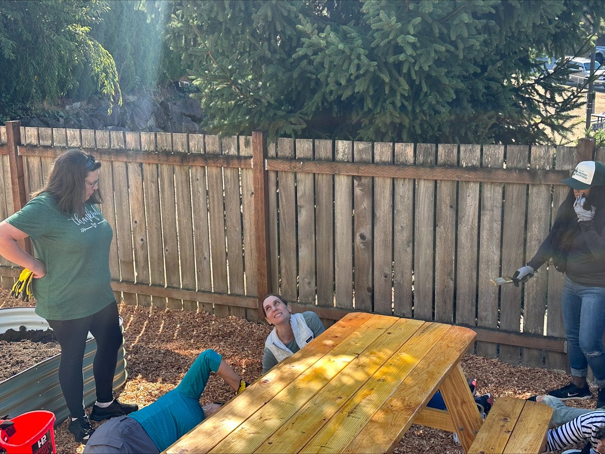 AttainHousing's tweet image. Our friends at @Premera spent the last summer day assembling and staining a picnic table, spreading mulch around garden beds, planting cover crops, and organizing storage closets at one of our #TransitionalHousing units. Thank you for supporting our mission and families! 💚🌱