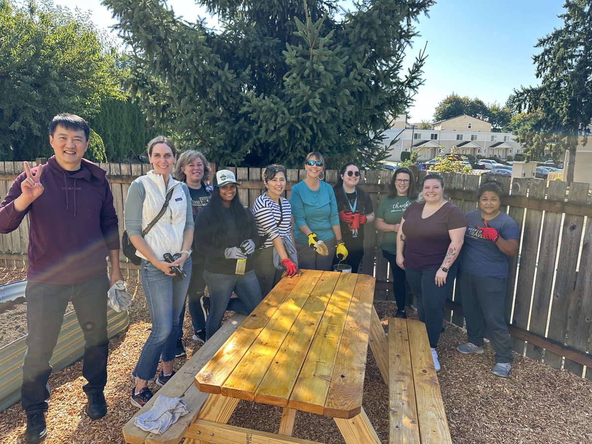 AttainHousing's tweet image. Our friends at @Premera spent the last summer day assembling and staining a picnic table, spreading mulch around garden beds, planting cover crops, and organizing storage closets at one of our #TransitionalHousing units. Thank you for supporting our mission and families! 💚🌱
