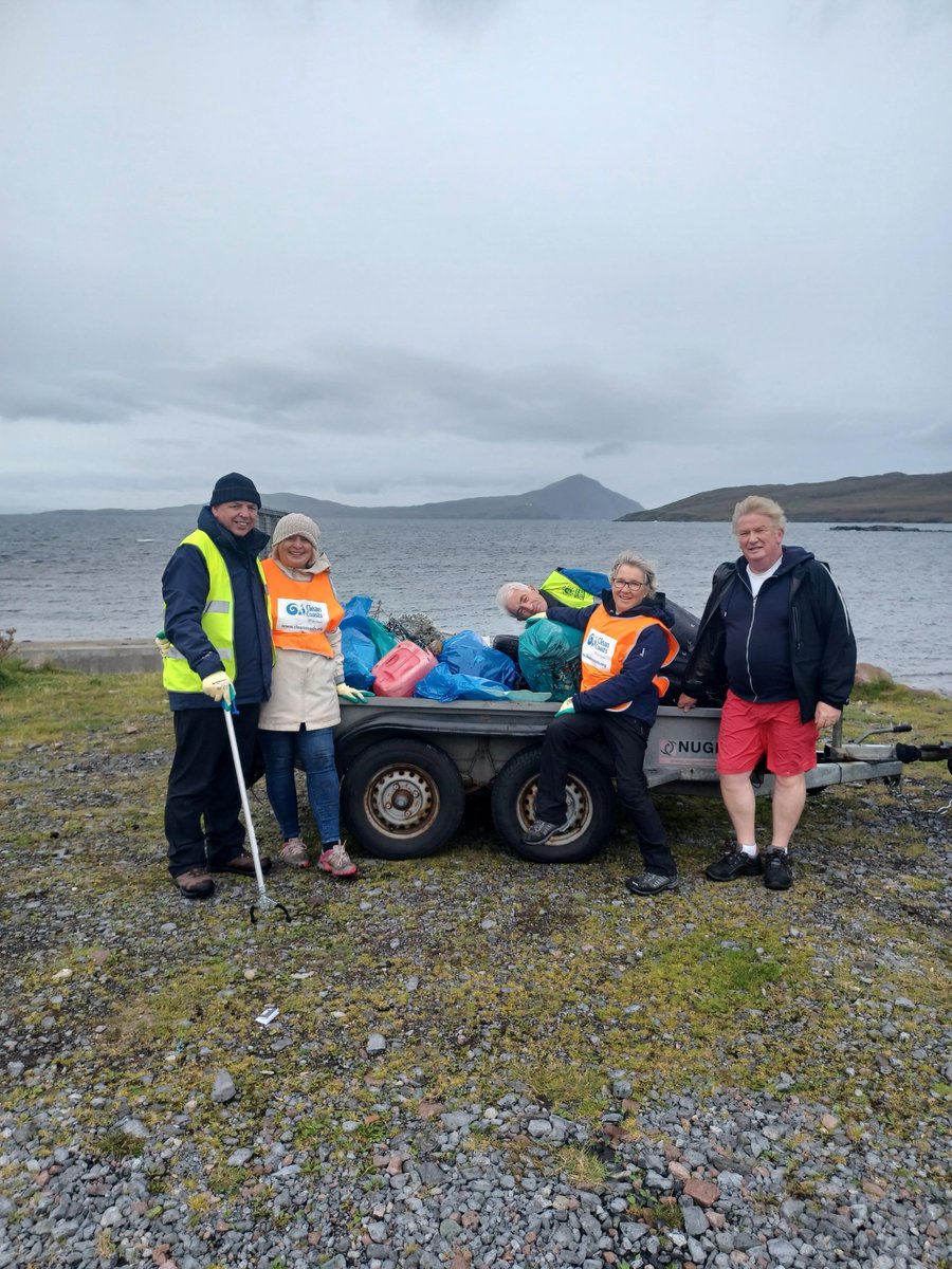 CleanCoasts's tweet photo. We were delighted to join another fantastic #BigBeachClean23 event in An Corran, Co.Mayo. Volunteers hosted a beach clean and then joined a #MarineLitter workshop where they created art with litter removed. 
Who likes this idea? 🙌
@cullyandsully @NationalSpringC #CleanCoasts https://t.co/IxlrGDH4qA