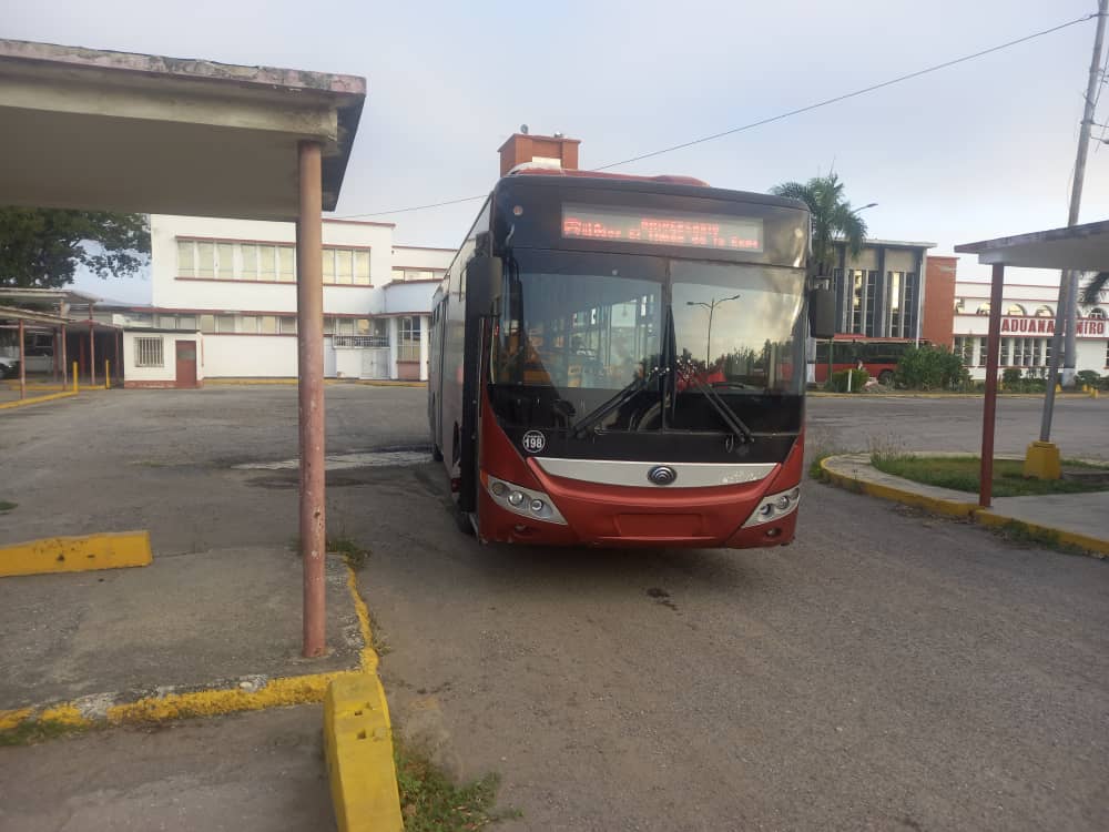 transbarcastm's tweet photo. #25Sep Inicia una nueva semana productiva y #Transbarca pensado en el bienestar de la población sigue ofreciendo una movilización segura a todos los habitantes de la comunidad de Bobare, fortaleciendo en transporte en las zonas de mayor vulnerabilidad.
#10AñosPorTiLara https://t.co/rRJqPPY5Im