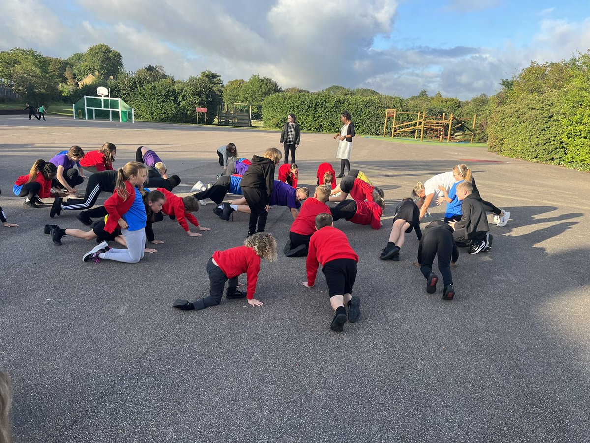NET_Abbotsweld's tweet image. Fitness day at Abbotsweld! Thank you to Mrs Ings for leading a great workout this morning for #nationalfitnessday We hope everyone who attended had fun! #shapingfutures #netacademies