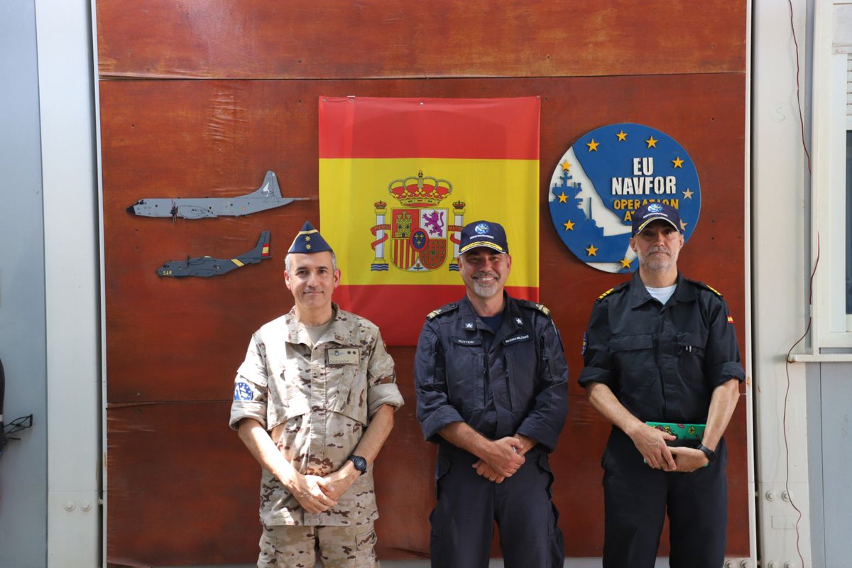 EUNAVFOR's tweet photo. #EUNAVFOR FCDR, RADM Rutteri, visited the Maritime Patrol & Reconnaissance Aircraft crewmembers deployed in Djibouti & integrated into the ORION Detachment.
#VIGMAD4 is Operation Atalanta's "eyes in the sky," a crucial asset to boost maritime security in the #RedSea and #NWIO. https://t.co/E2yb6JsgML