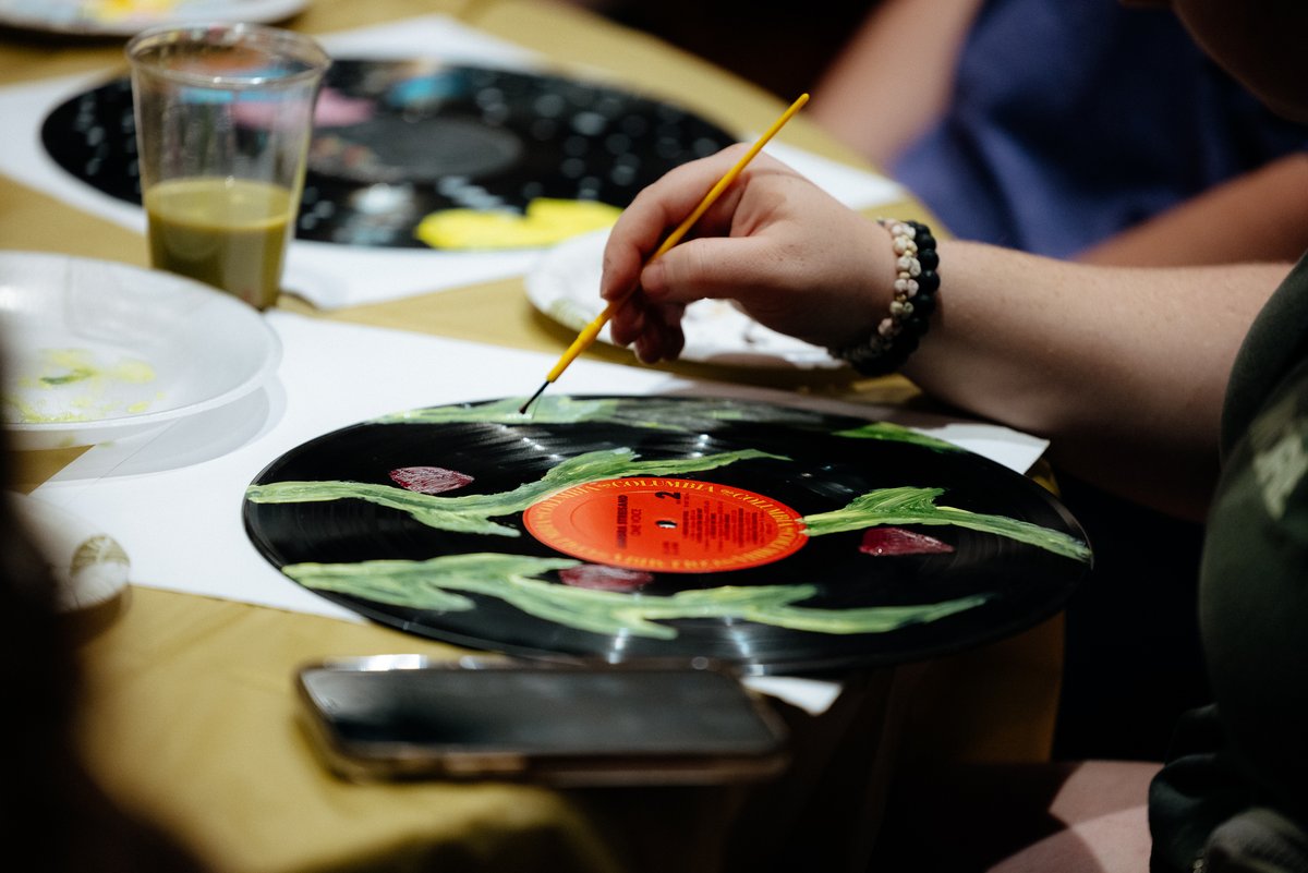 We had such an awesome time with you all at our craft night last week! We loved seeing all the cool designs you all created on the records!🖌️🎨

✨To Register for any of our other CAB events, use the link in our Bio!✨