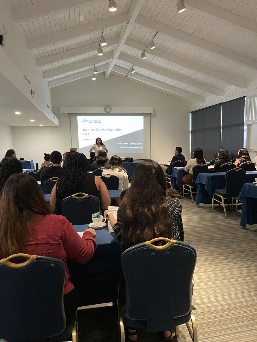 juliarsilv's tweet photo. welcoming our 23-24 cohort of @UCLAlatino fellows! 🥳 https://t.co/Tp3zwpmOJz