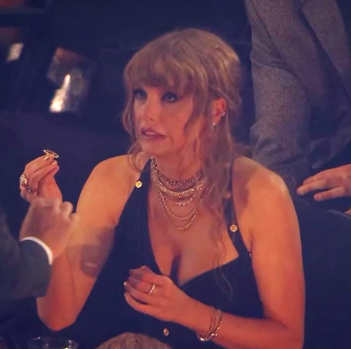 midnightstrack2's tweet photo. idk who needs to hear this but taylor swift (the biggest popstar on the planet) and travis kelce (star footballer) are the last people to need a PR relationship https://t.co/NPQK70uLUh