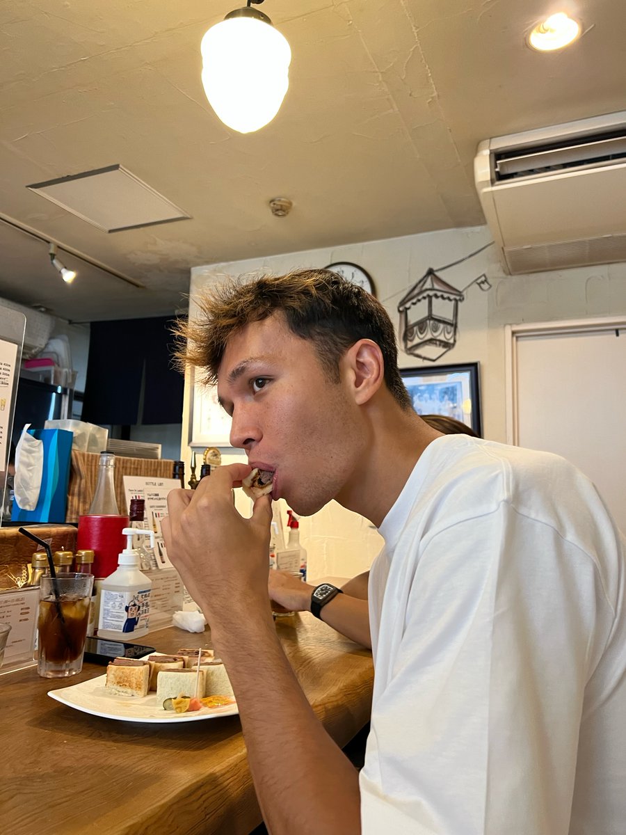 alex_albon's tweet photo. ありがとう ございます🇯🇵 https://t.co/aSzsOrM0K8