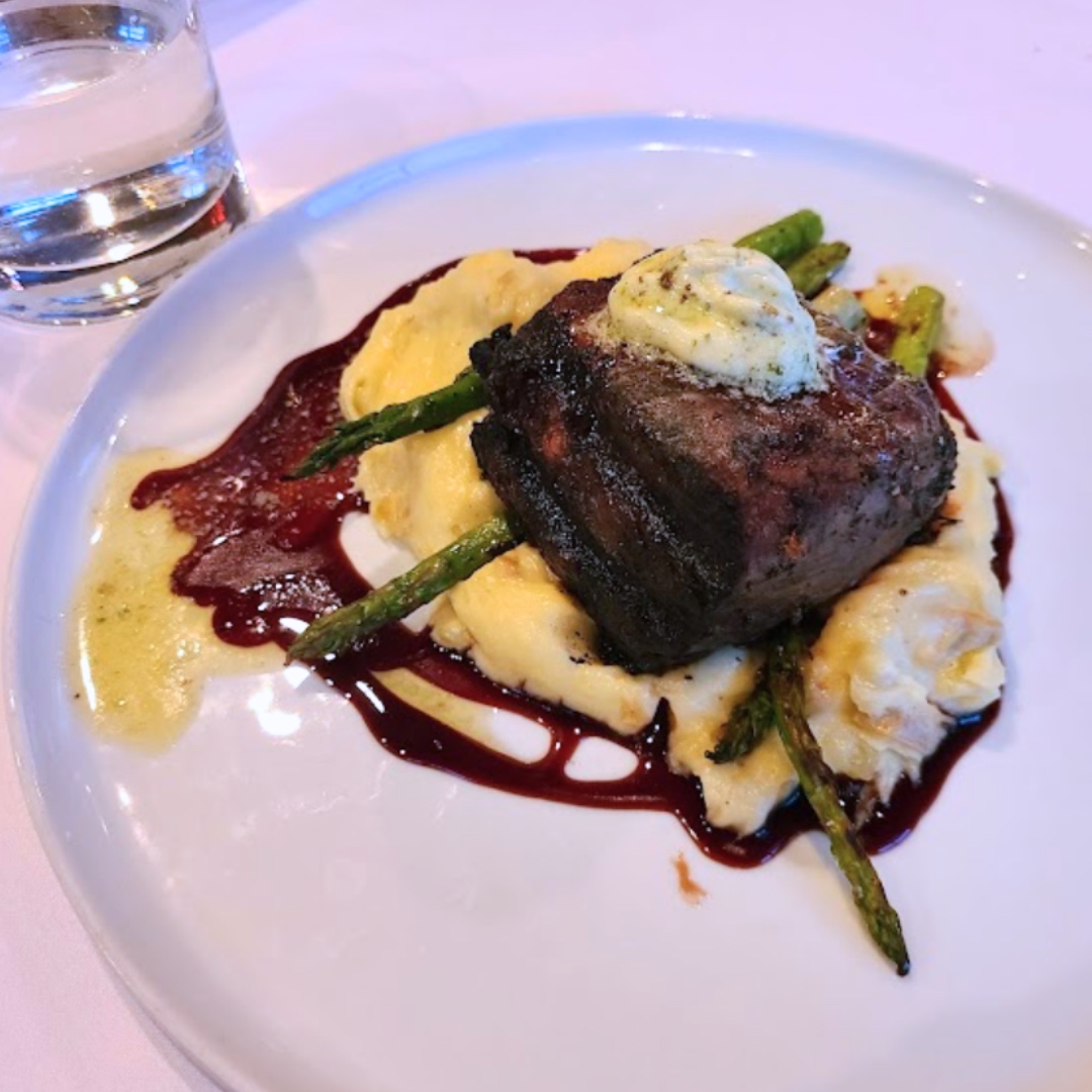theosrogers1's tweet photo. Theo's is the perfect place for you to celebrate your special occasions.  We are here to ensure that your evening will leave you amazed and will provide amazing memories for you to look back on!

#Theos #happyanniversary #specialoccasions #NWAEats #northwestarkansas https://t.co/Lu5aA8sbI6
