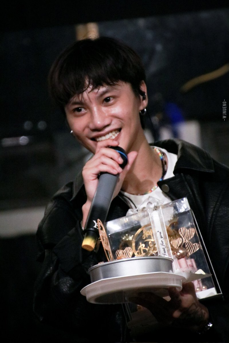 wjnueng06's tweet photo. Happy Birthday To YELLOWSKRT ⚡
 ขอให้ปีนี้เป็นปีที่มีแต่ความสุข มีคนรักเพิ่มขึ้นเยอะๆ อาจจะแสดงออกไม่ค่อยเก่งแต่จะอยู่ซัพพอร์ตจ้อยต่อไปนะ WJNUENG หัวใจเยลโล่ว  💛💛

#yellowskrt @yellow_skrt
#YLS26thBD https://t.co/BsVhMPeUvE