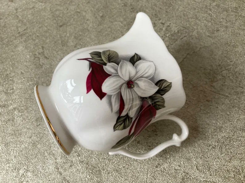 MimisLoft's tweet photo. MILK IT: Queen Anne Bone China Vintage Retro Milk Jug

Click here: https://t.co/eP7VwQtIyG

#midcenturymodern #midcentury #vintage #vintagehome #homedecor #interiors #vintageinterior #vintageshop https://t.co/RaigpBSTUq