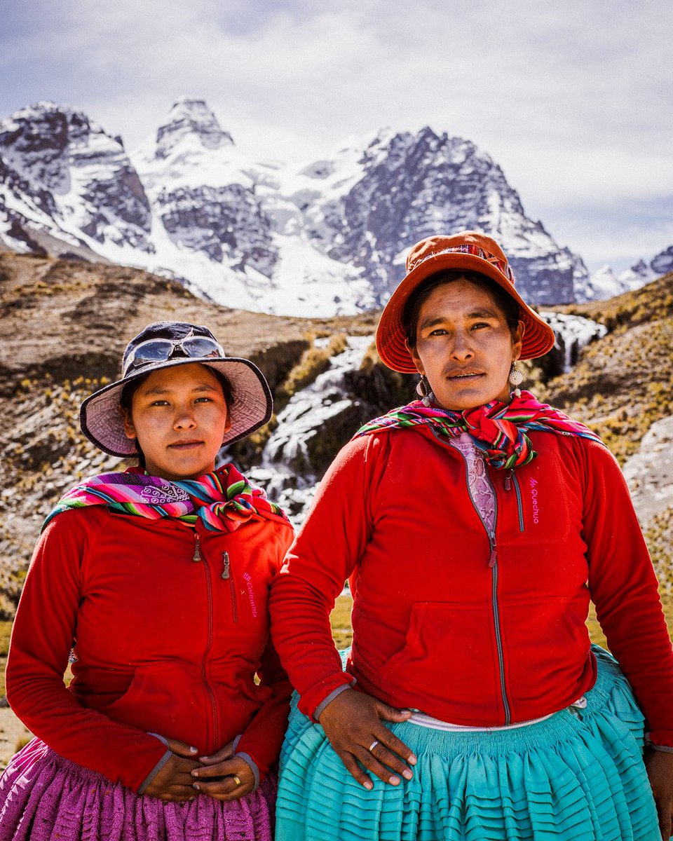 Terrykola_'s tweet photo. Las Cholitas Escaladoras de Bolivia. Subimos juntos el Pico Austria, mi primer 5000 https://t.co/p87LXWFT8v