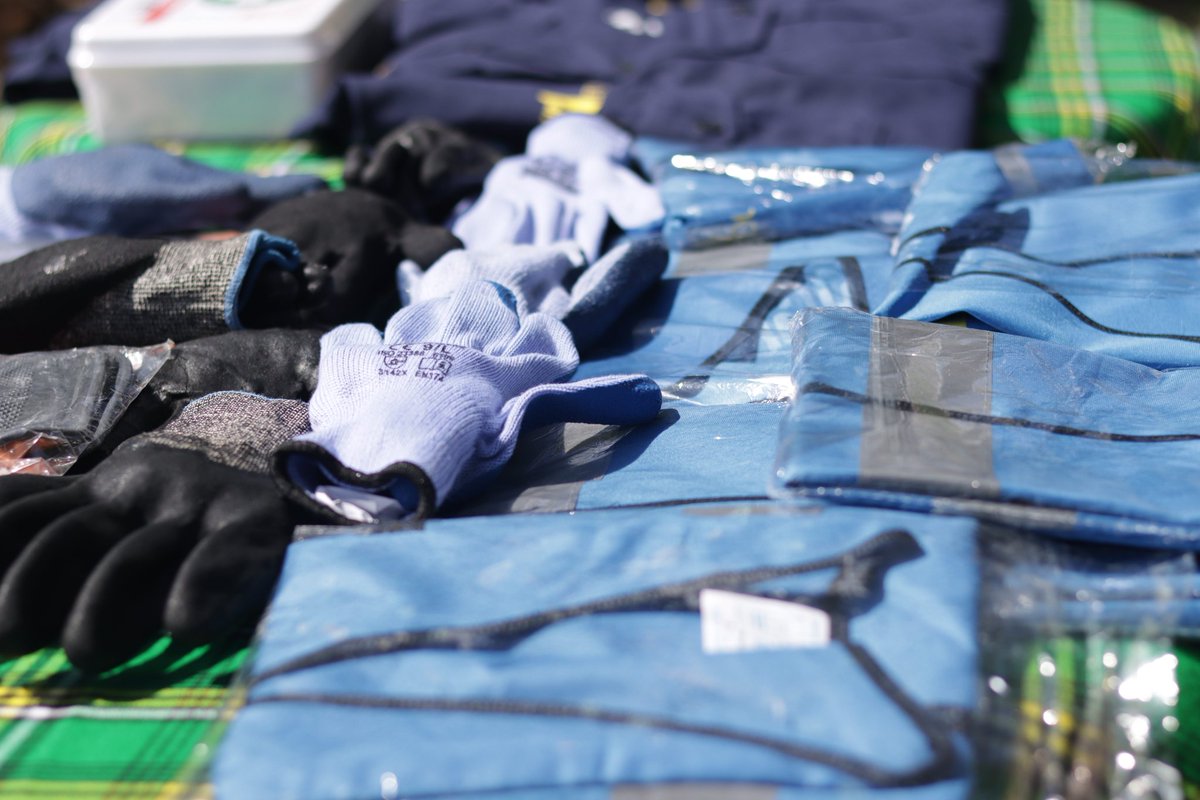 SUSOyouth's tweet photo. #TukoTayari for #Beach #WasteManagement!
Our donations of waste management tools to #TudorKwenyeMap of gloves, overalls, sacks &amp; branded marerial are set to make a world of difference for nature's health &amp; our future at Tudor Beach. #ImprovedLivelihood #PoweredByConservation https://t.co/njfF5LJXRQ