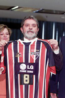 emanueldesp's tweet photo. São Paulo no primeiro mandato do Lula: 1 mundial e 1 libertadores

no segundo mandato: 3 brasileiros seguidos

no terceiro mandato: 1 copa do Brasil https://t.co/z3l4v4a9kX