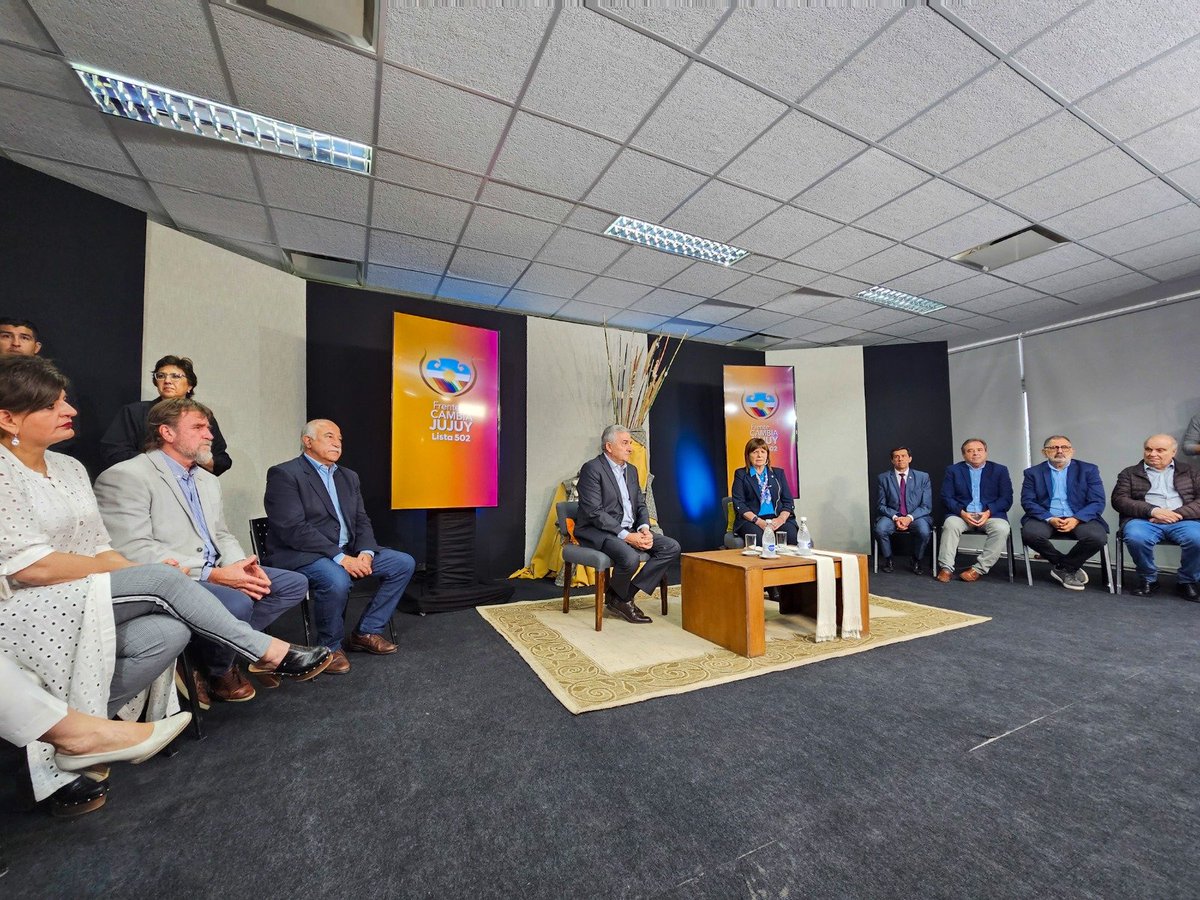 El presidente del Comité Nacional de la Unión Cívica Radical y gobernador de Jujuy, <a href="/GerardoMorales/">Gerardo Morales</a>, aseguró que el radicalismo sostiene su firmeza y convicción a favor de <a href="/PatoBullrich/">Patricia Bullrich</a>”, en la carrera por la Presidencia de la Nación.

cambiajujuy.com/noticias/ver/n…