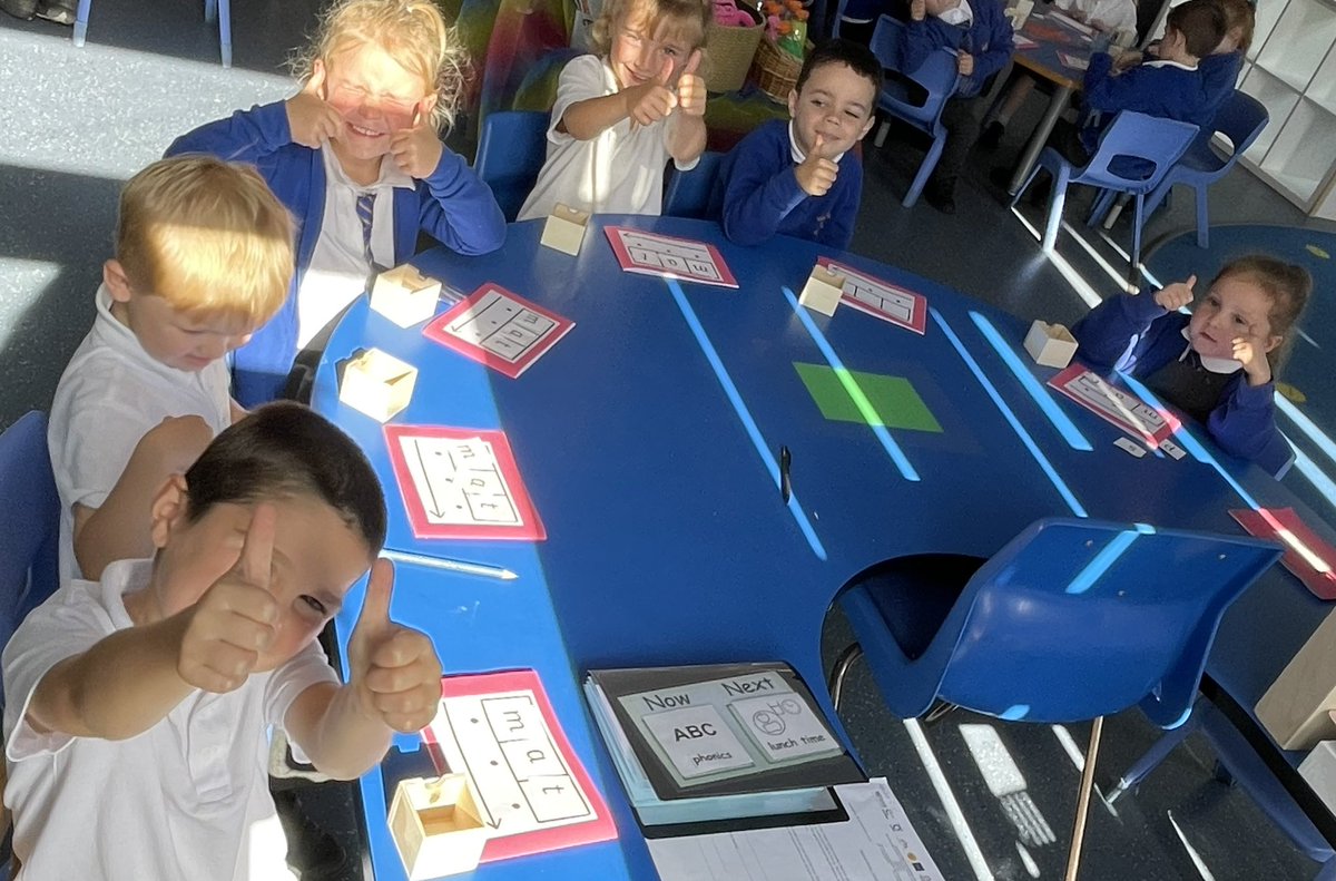 RecHiStPrimary's tweet image. Super start to our phonics lessons. Well done, Reception 🙌🏻🙌🏻 Keep working hard 🤩🤩